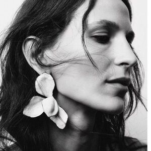 Zara NWT floral fan earrings 1011/032